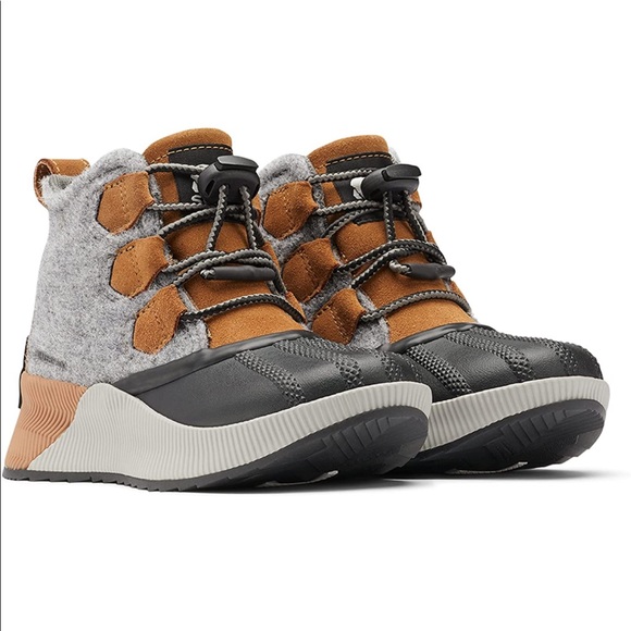 Sorel Shoes Nwt Sorel Out And About Iii Boots Youth Size 5 Womens